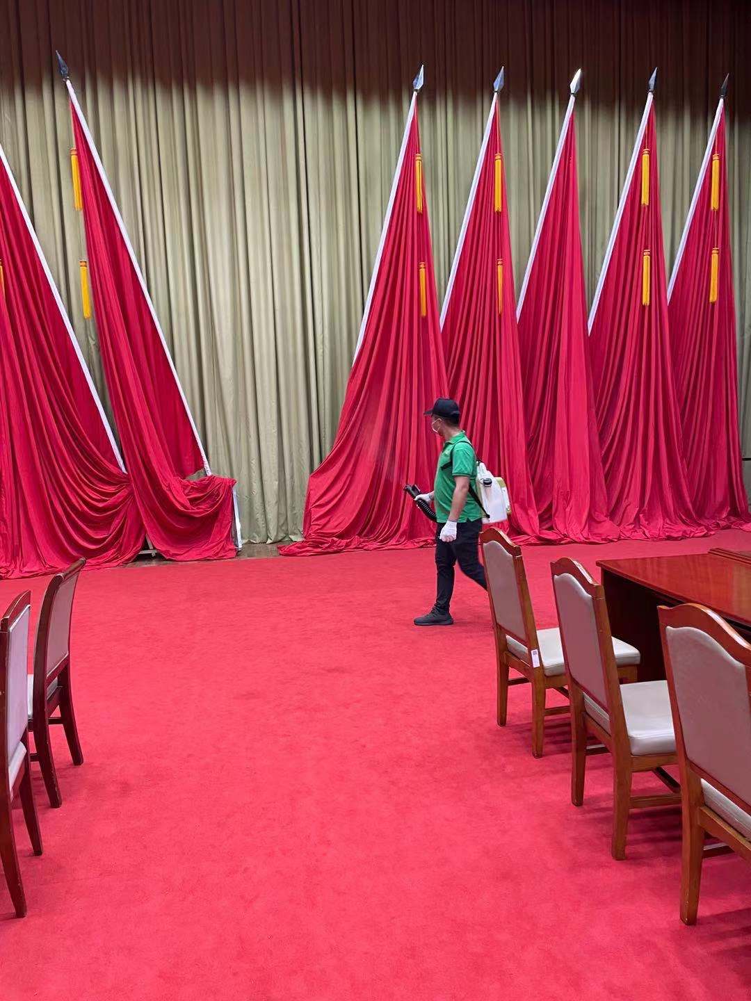   化學(xué)藥物滅鼠是滅鼠公司常用的滅鼠方法之一，鼠密度高的情況下，采用化學(xué)藥物滅鼠效果來(lái)的很直接。常用的化學(xué)滅鼠藥物有哪些呢