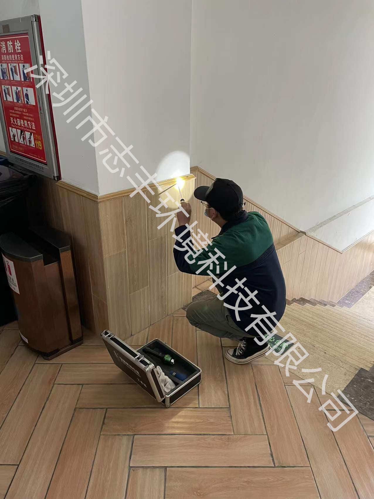 新建房屋白蟻防治樓道施工現(xiàn)場圖.jpg 新建房屋白蟻防治樓道施工現(xiàn)場圖.jpg