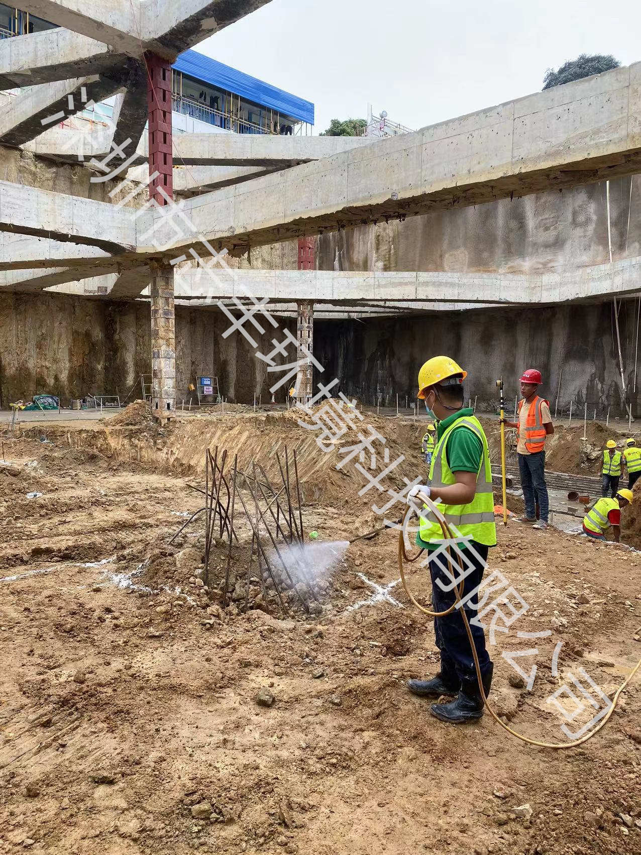 土建白蟻防治現(xiàn)場圖片.jpg 土建白蟻防治現(xiàn)場圖片.jpg