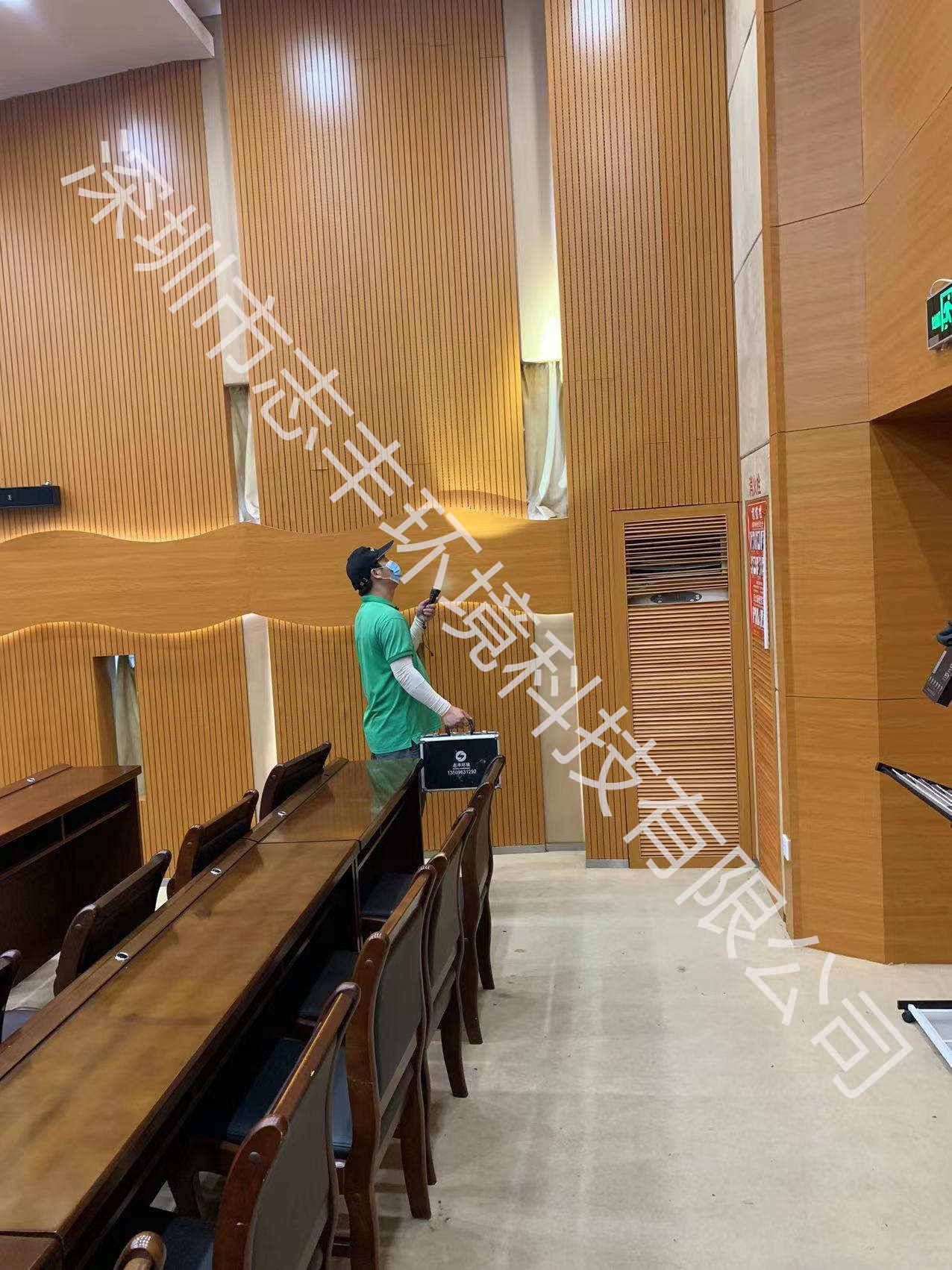 深圳別墅白蟻防治施工現(xiàn)場圖片.jpg 深圳別墅白蟻防治施工現(xiàn)場圖片.jpg