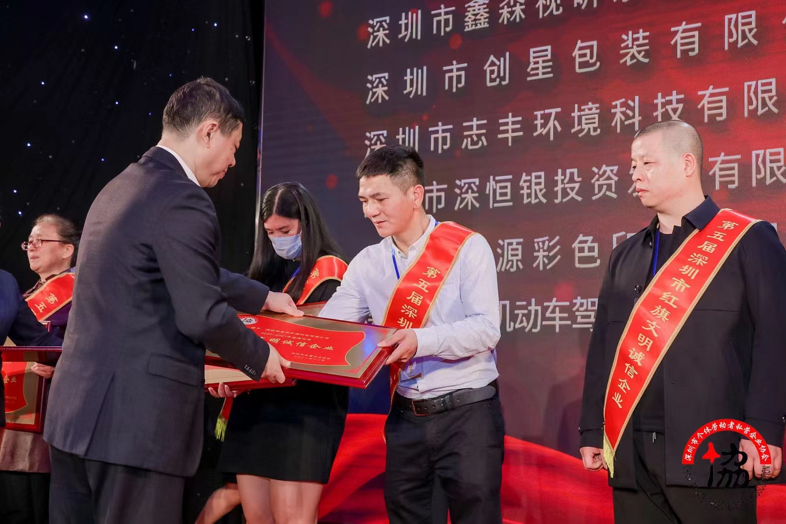 服務(wù)性場所環(huán)境清潔與預(yù)防性消殺消毒及其蚊蠅防治如何處理？